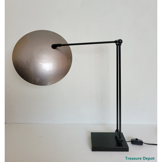 Queens Gallery table lamp Grey