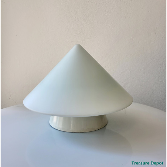 Cone shaped ceiling lamp