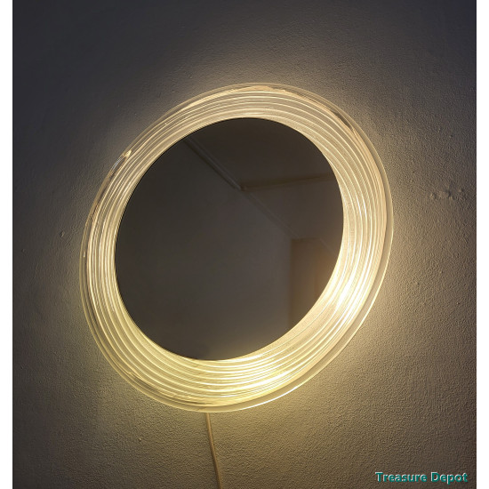 Hillebrand illuminated mirror